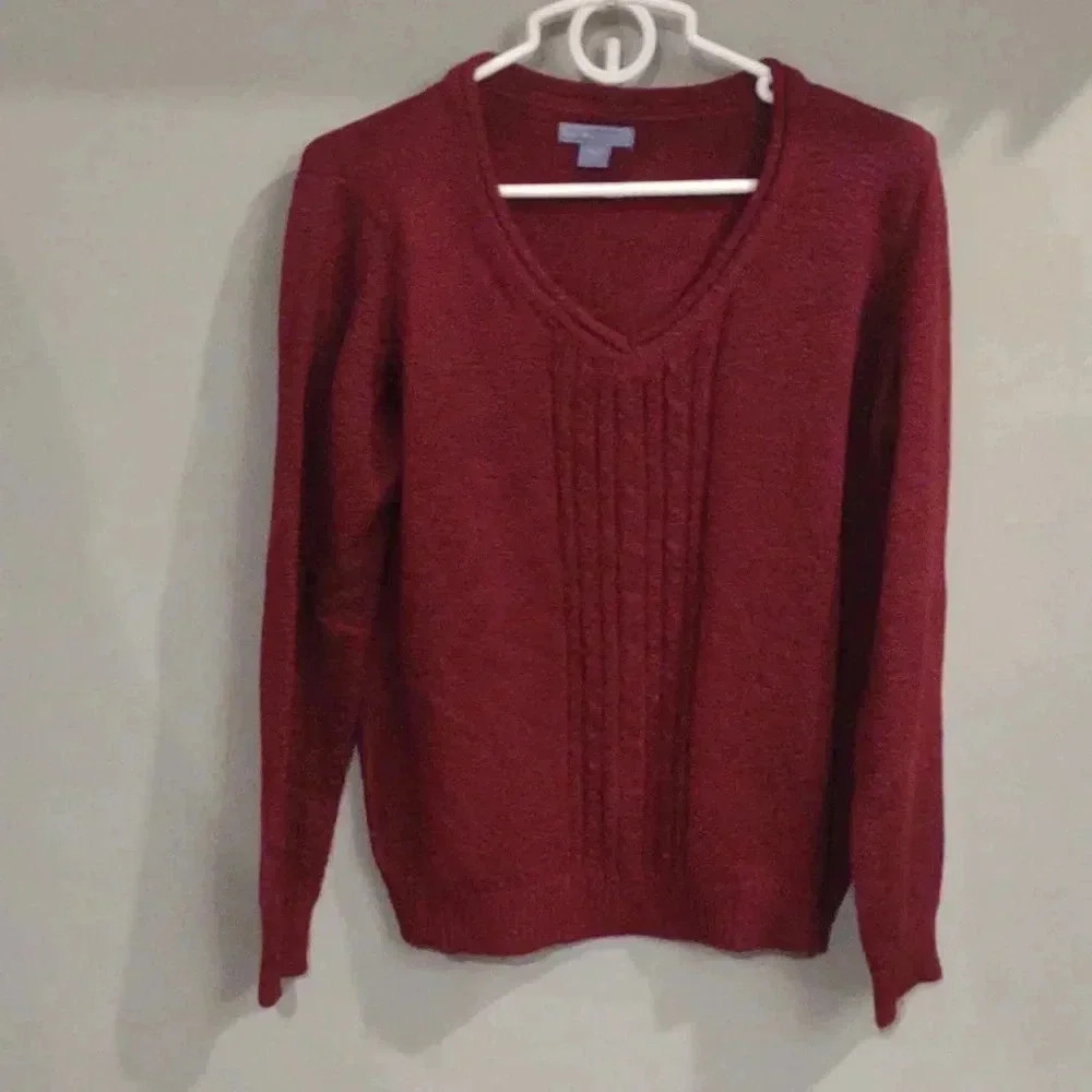 Laura Scott women's large maroon v-neck long sleeve sweater